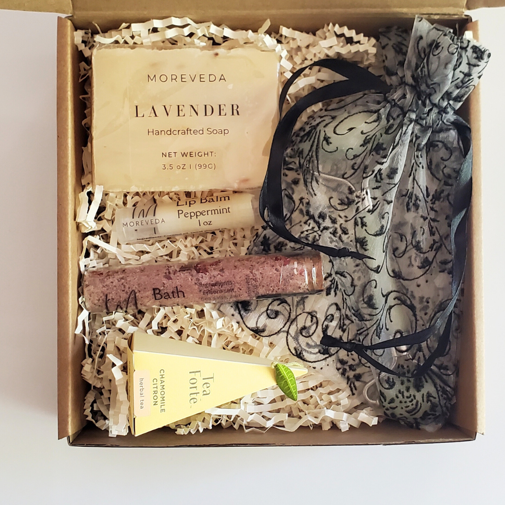 Moreveda beauty spa gift with jade facial roller